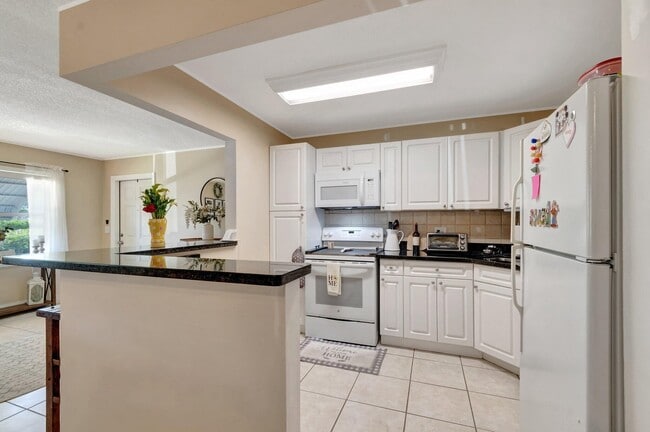 Building Photo - 2305 Lowson Blvd