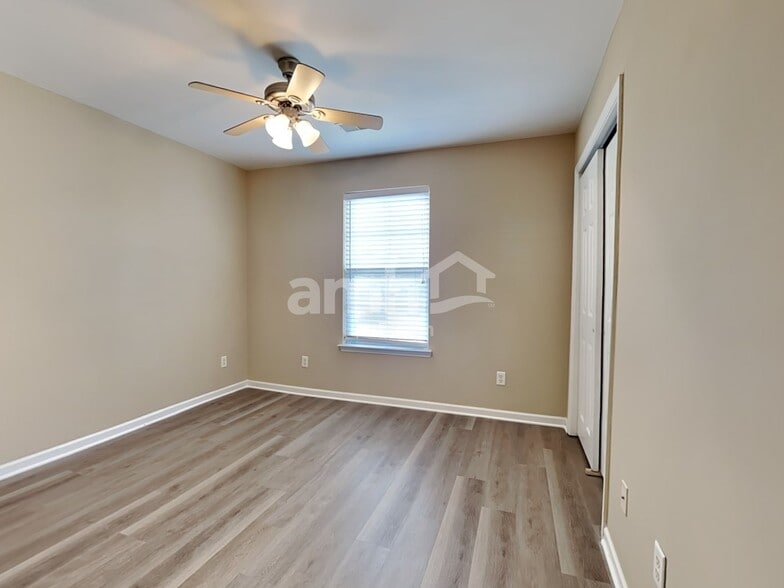 Building Photo - 250 Westbrooke Rd