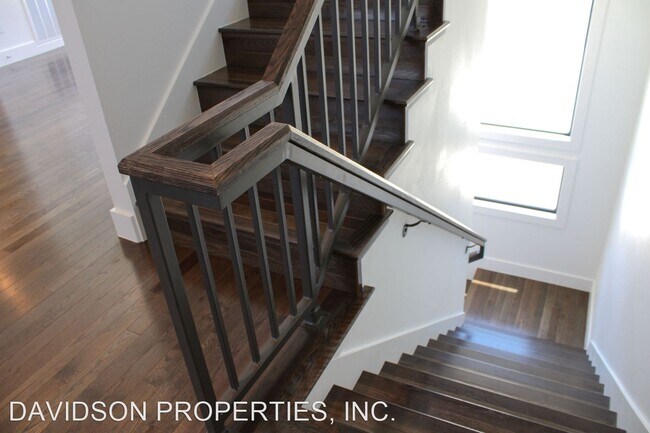 Building Photo - 3 br, 3.5 bath House - 318 W Grayson St #505