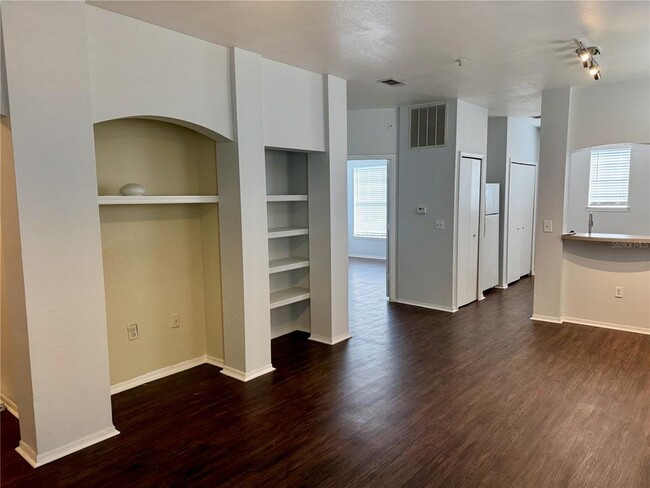 Building Photo - 102 Vista Verdi Cir