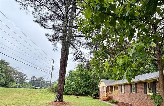 Building Photo - 665 Arnold Rd