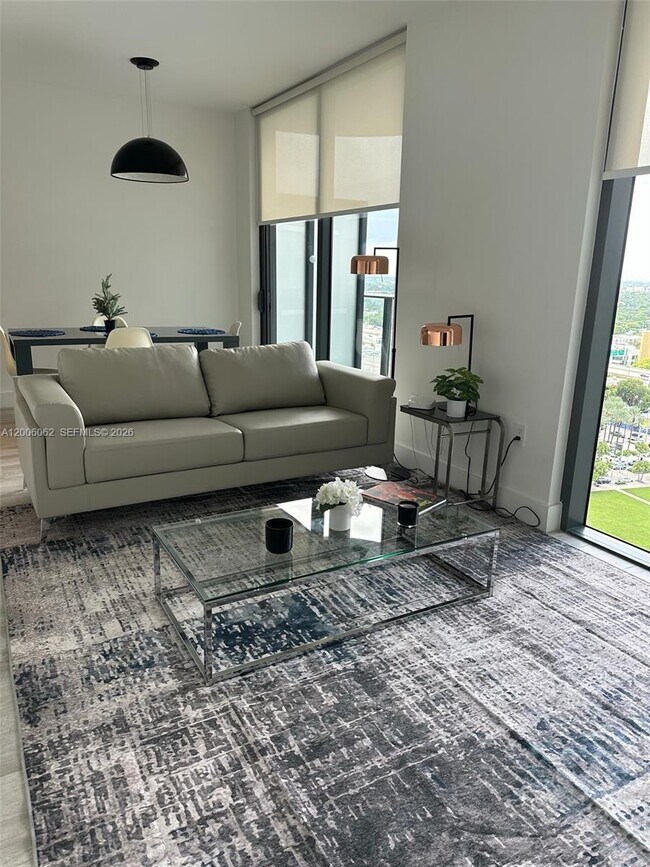 Building Photo - 121 NE 34th St