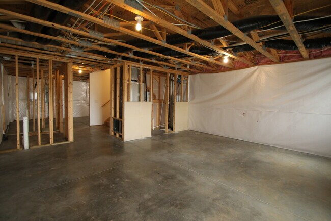 Building Photo - Stunning 3 Bed Rental with Deck & Pond View!