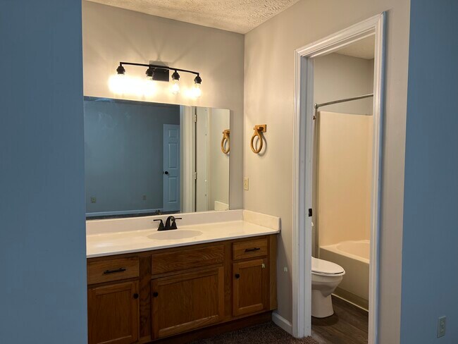Building Photo - 28 Collinwood Cove