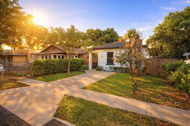 Building Photo - 633 55th St