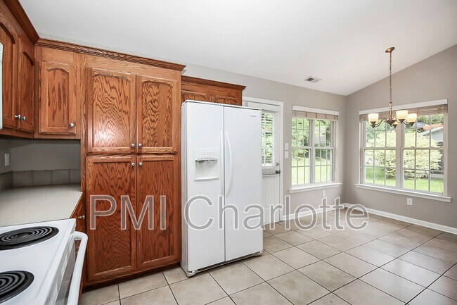 Building Photo - 2510 S Ridge Ave