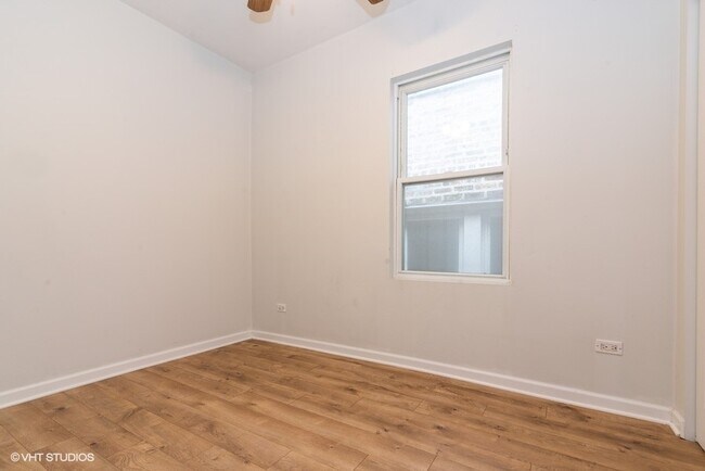Building Photo - 912 N Ashland Ave