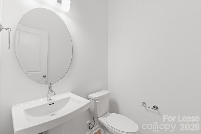 Building Photo - 204 Silver Fleet Dr