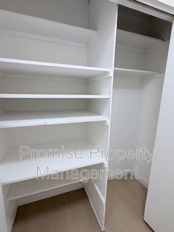 Building Photo - 1320 La Miranda Ave