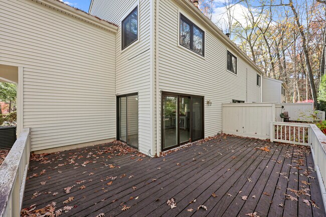 Building Photo - 27 Farmington Chase Crescent