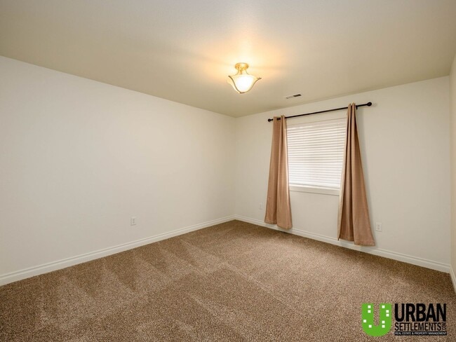 Building Photo - Downtown home for rent.