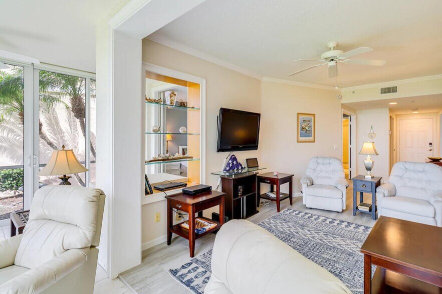 Building Photo - 5799 NE Island Cove Way