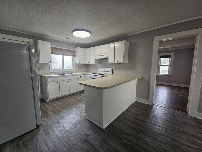 Building Photo - 2034 Jenkins Dairy Rd