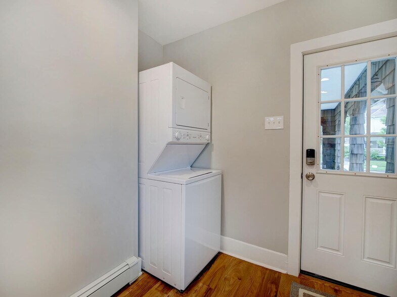 Building Photo - 208 8th Ave