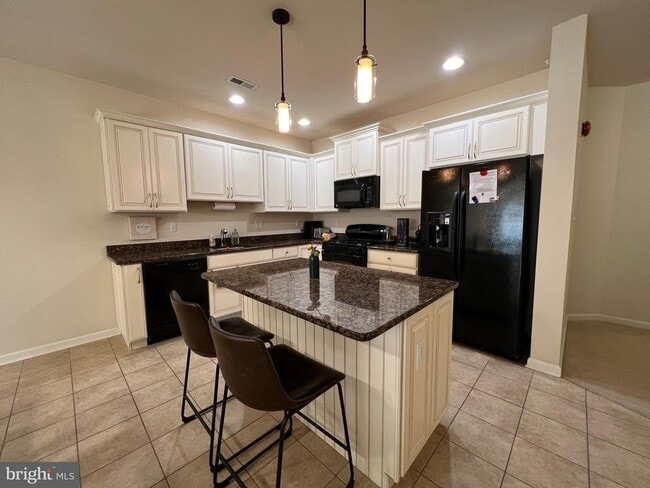 Building Photo - 162 Serenity Court