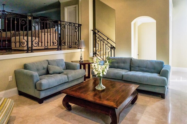 Building Photo - 3035 Riomar St