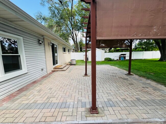 Building Photo - 1101 Anthony Rd