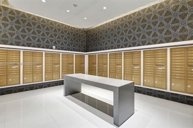 Building Photo - 501 NE 31st St