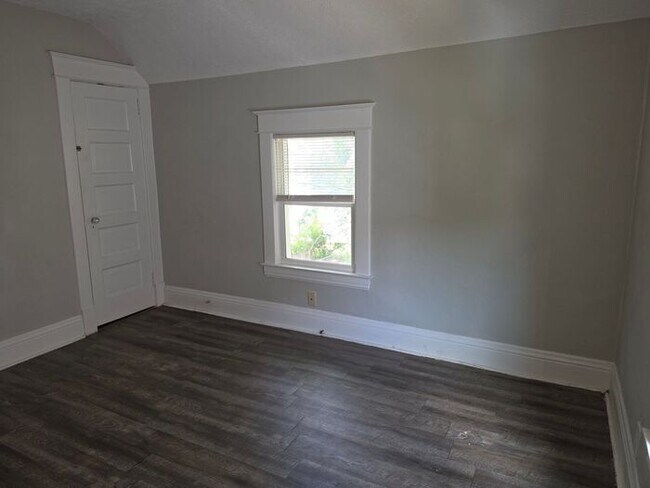 Building Photo - Three Bedroom Single Family home