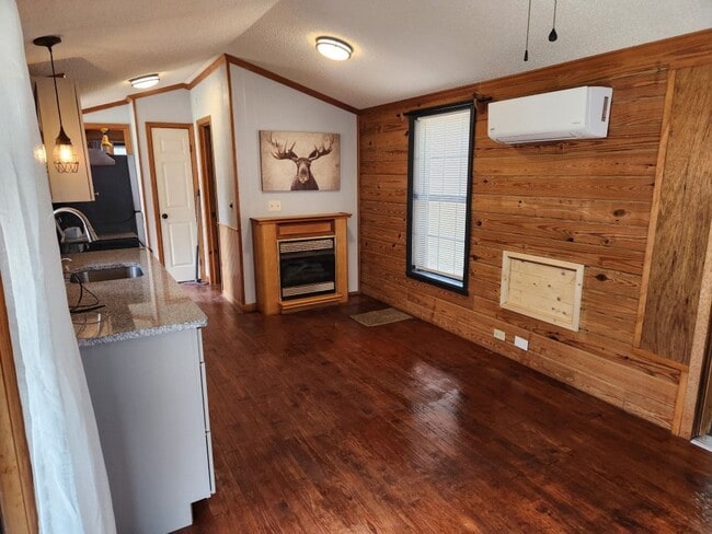 Building Photo - $1,100 - 2 Bedroom / 1 Bath Unfurnished Log Cabin Near Cherokee