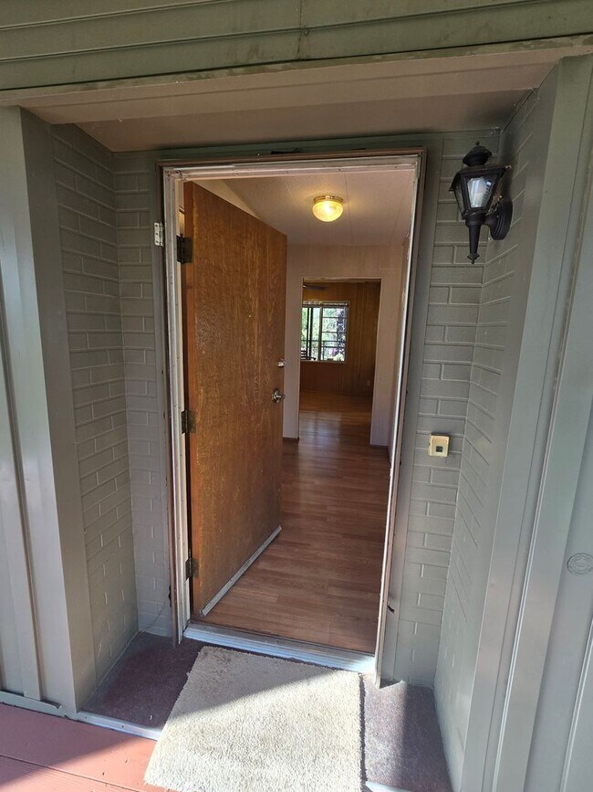 Building Photo - Light and Airy 2 Bedroom 2 Bath In Heather Glen Estates