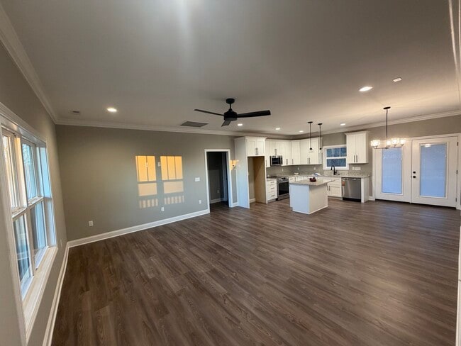 Building Photo - 955 Oakwood Estates Dr