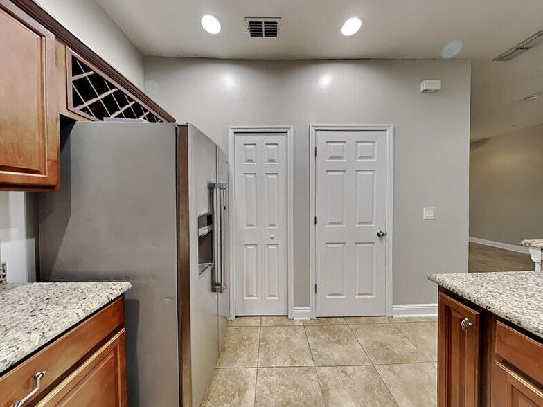 Building Photo - 9068 Shepton St