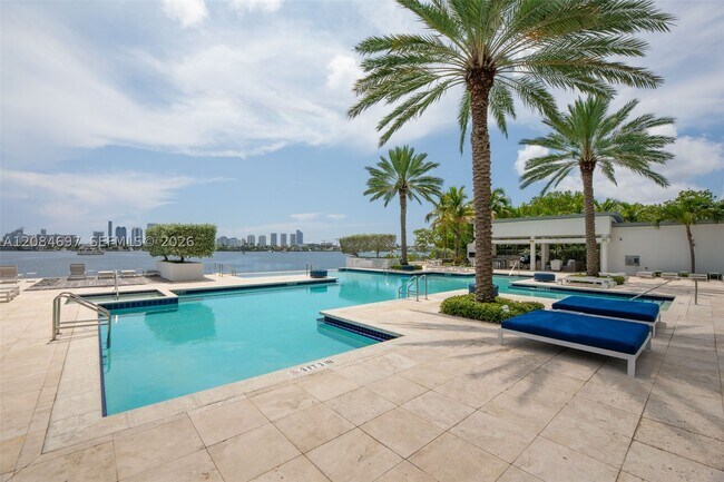 Building Photo - 17111 Biscayne Blvd