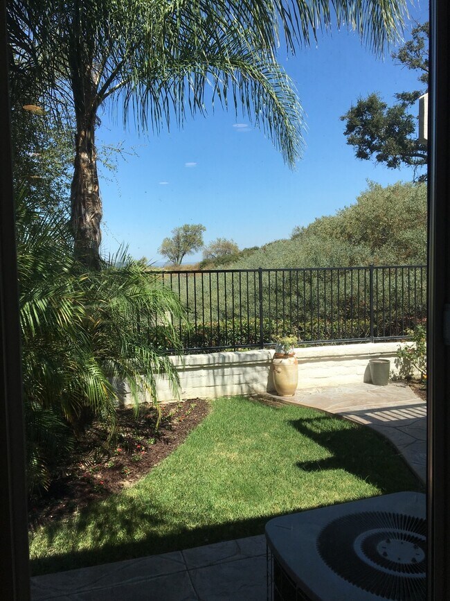 Building Photo - Gorgeous 5 bedroom, 3 bath plus Loft - Mou...