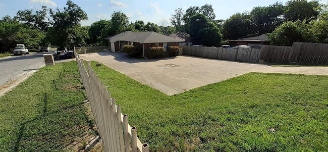 Building Photo - 2801 NW 19th St