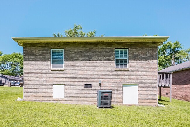 Building Photo - Bright Nashville Home with 4 Bedrooms