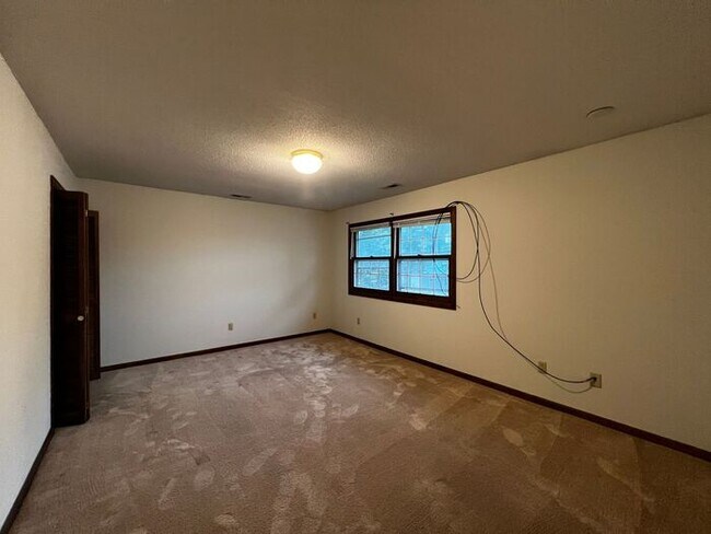 Building Photo - $1,995 | 4 Bedroom, 2.5 Bathroom Multi Floor Duplex | No Pets | Available for an August 1st, 2026...