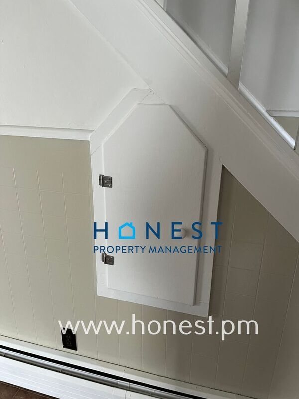 Building Photo - 8 Lasalle St