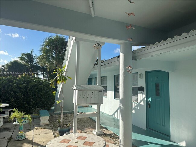 Building Photo - 4300 Sea Grape Dr