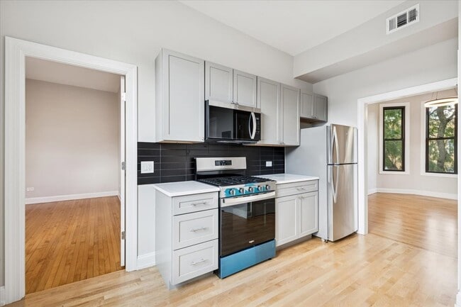 Building Photo - 2058 N Albany Ave