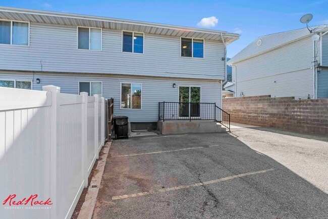 Building Photo - 1190 Pinecone Dr