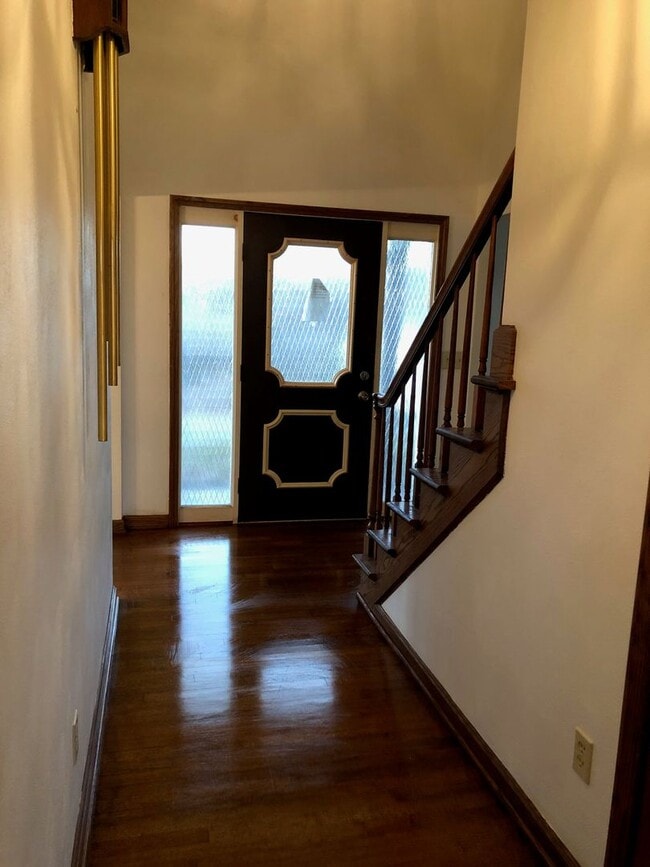 Building Photo - Old English Tudor Style Home in South Charleston