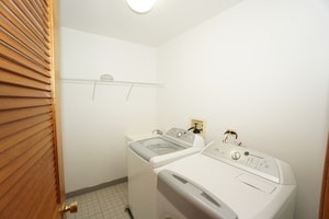 Building Photo - 907 Elderberry Cir