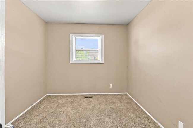 Building Photo - 3743 Breen Dr