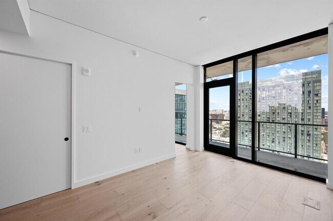 Building Photo - 610 Davis St