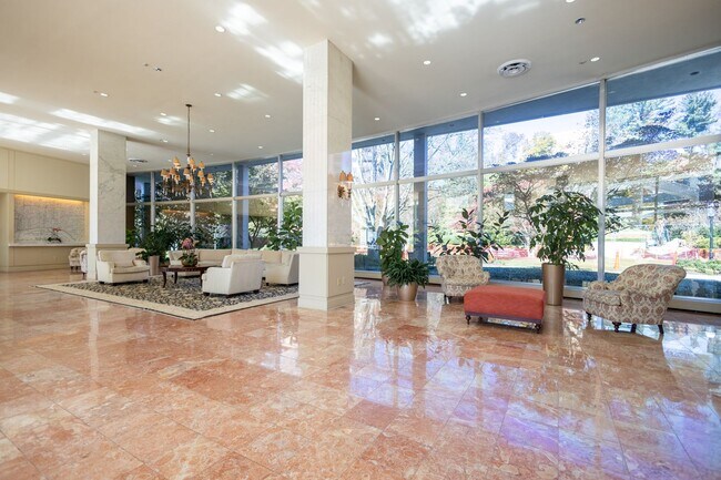 Building Photo - Lovely 1 BR/1 BA Condo in Wesley Heights!