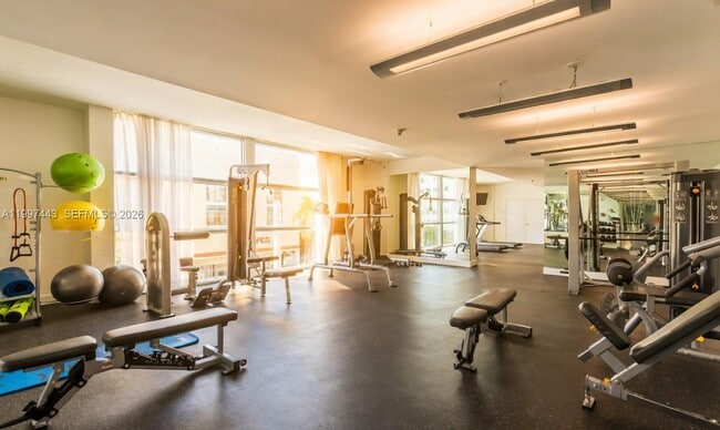 Building Photo - 350 NE 24th St