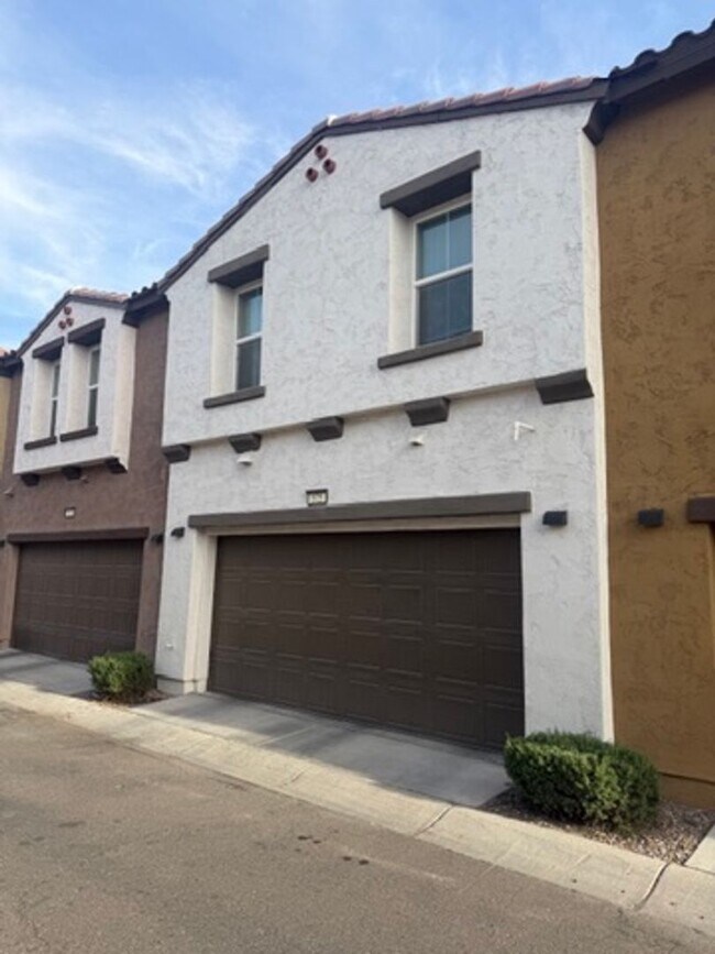 Building Photo - Newer home in Tempe!! 3 bedrooms & 2.5 baths with 2-car garage. Loaded with upgrades!