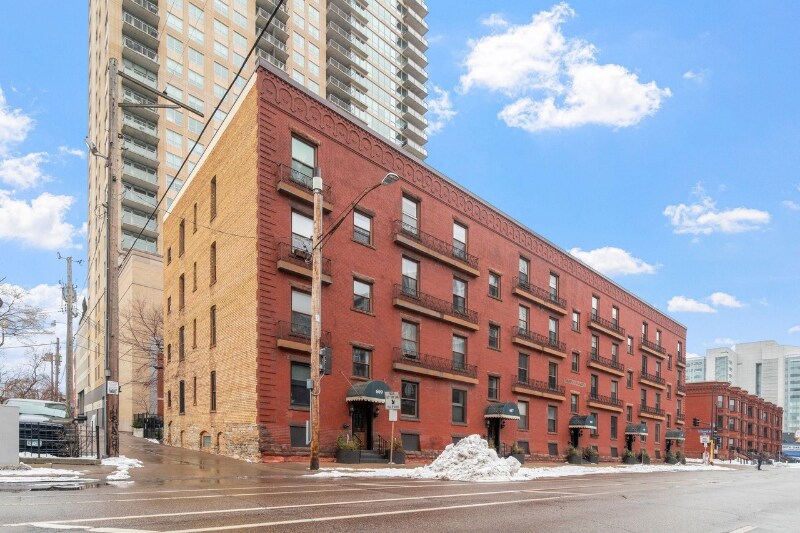 Building Photo - 609 S 9th St