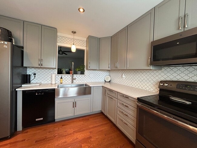 Building Photo - 5059 E Woodmill Dr