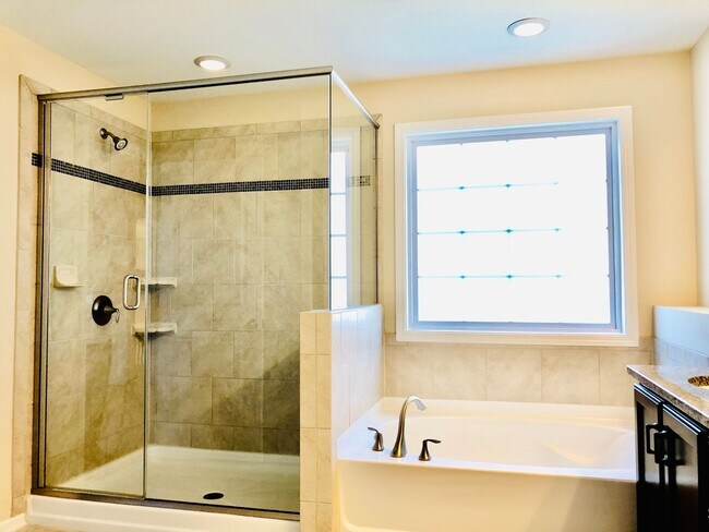 Building Photo - Immaculate 5bd 3bd Berewick home with many newly upgrades!