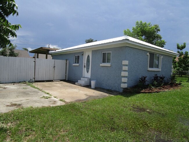 Primary Photo - 3020 Selma Ave