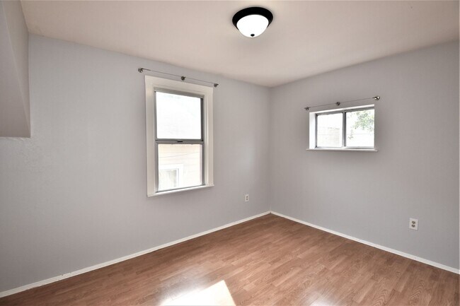 Building Photo - 518-518 15th St