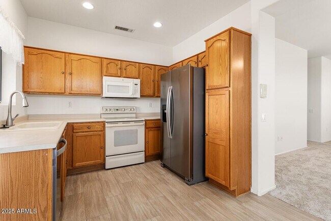 Building Photo - 16115 W Acacia Ct