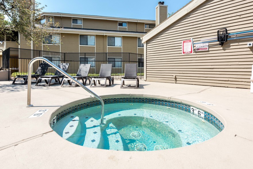 Townhomes with a View 9840 SE Talbert St Clackamas OR 97015